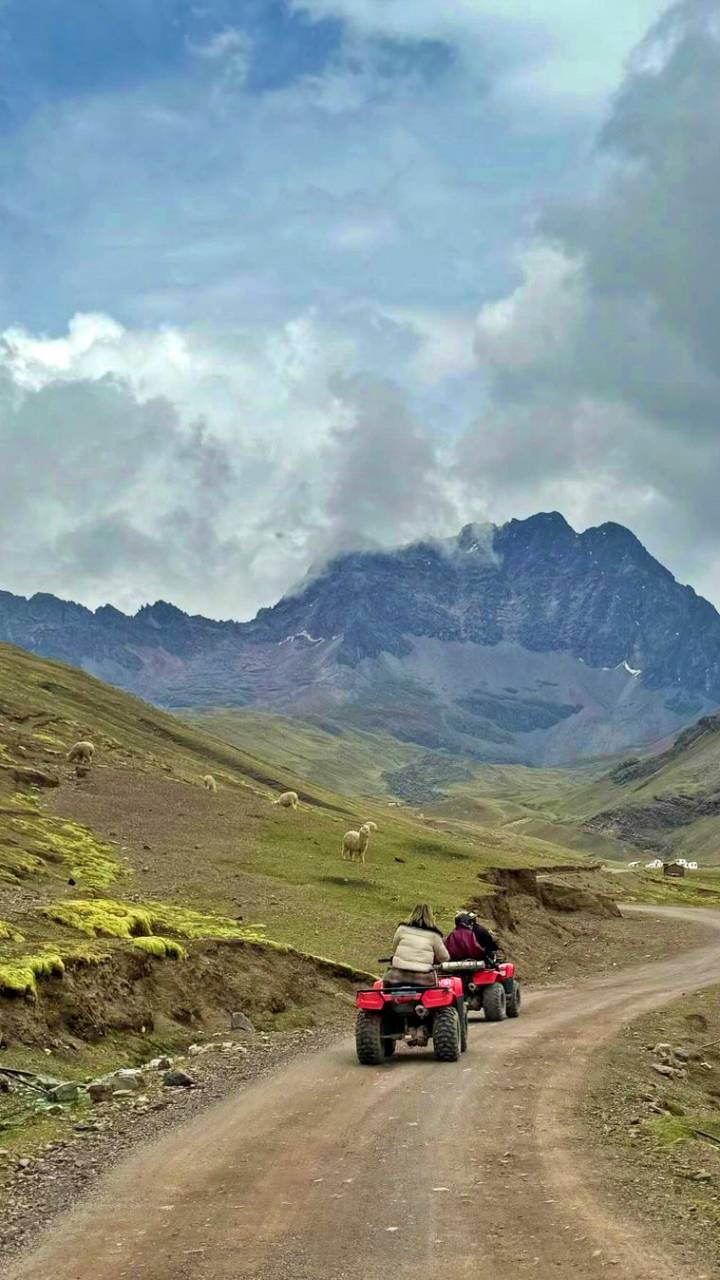 cerro-de-colores-en-cuatrimotos-atv-peru-vip-15