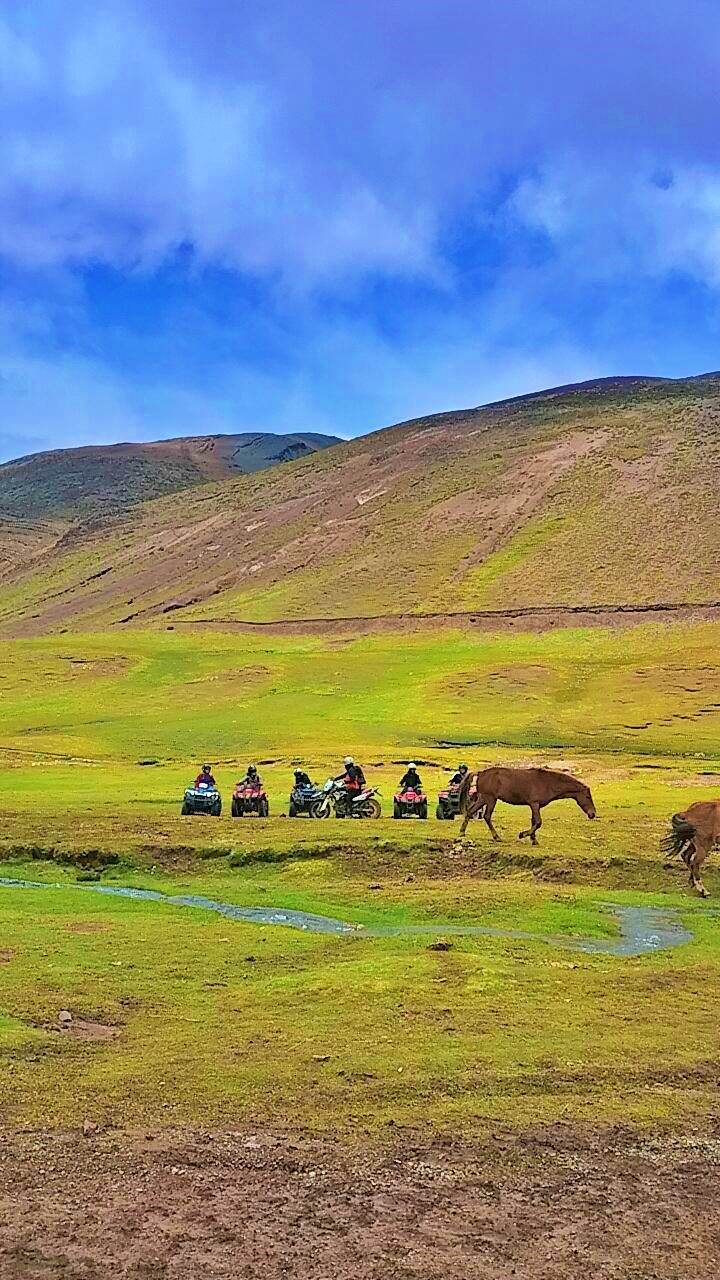 cerro-de-colores-en-cuatrimotos-atv-peru-vip-18